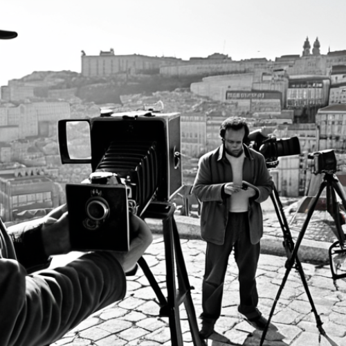 Home 7 **
* **Prompt:** Manoel de Oliveira directing on set, film crew, classic Portuguese cinema, black and white, thoughtful expression, vintage camera, Lisbon backdrop.
**